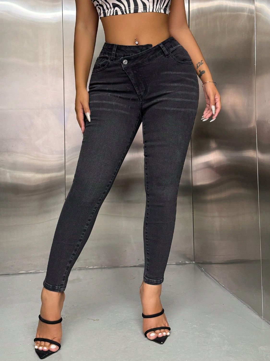 Asymmetric Waist Jeans with Pockets